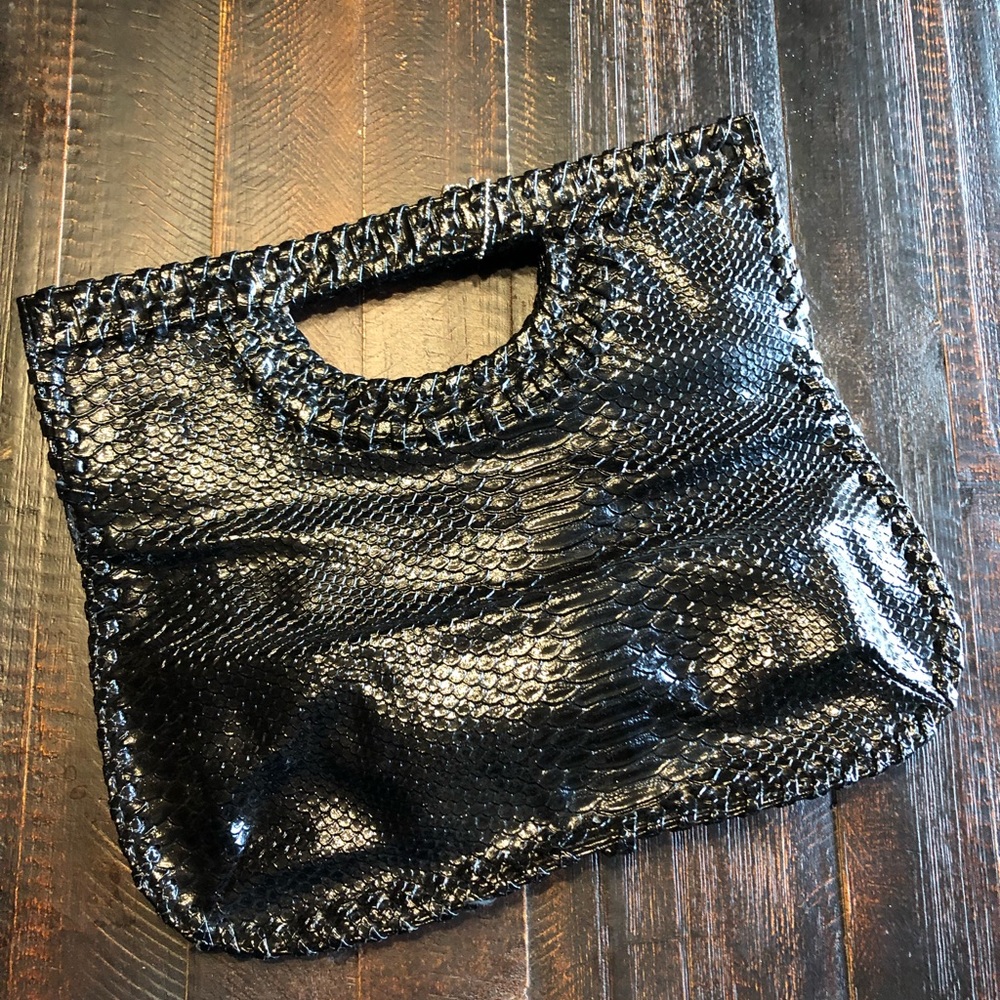 Convertible clutch/crossbody snake pattern